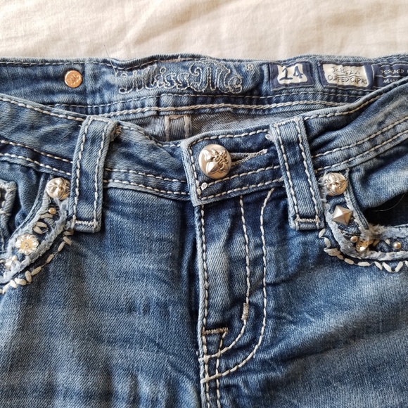 Miss Me Blingy Rhinestone Flap Pocket Jean Capris - Picture 8 of 10